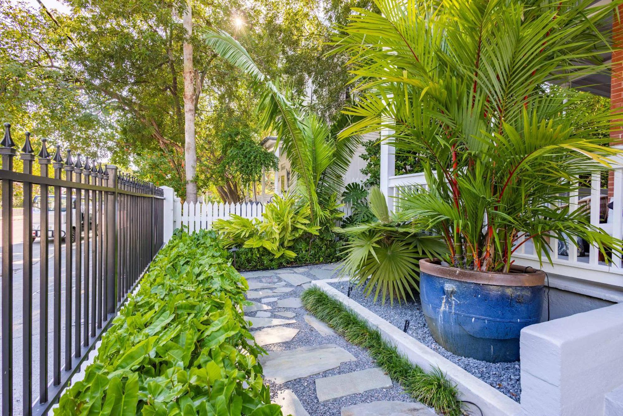 Takeover At The Grand Maloney Key West Exterior foto