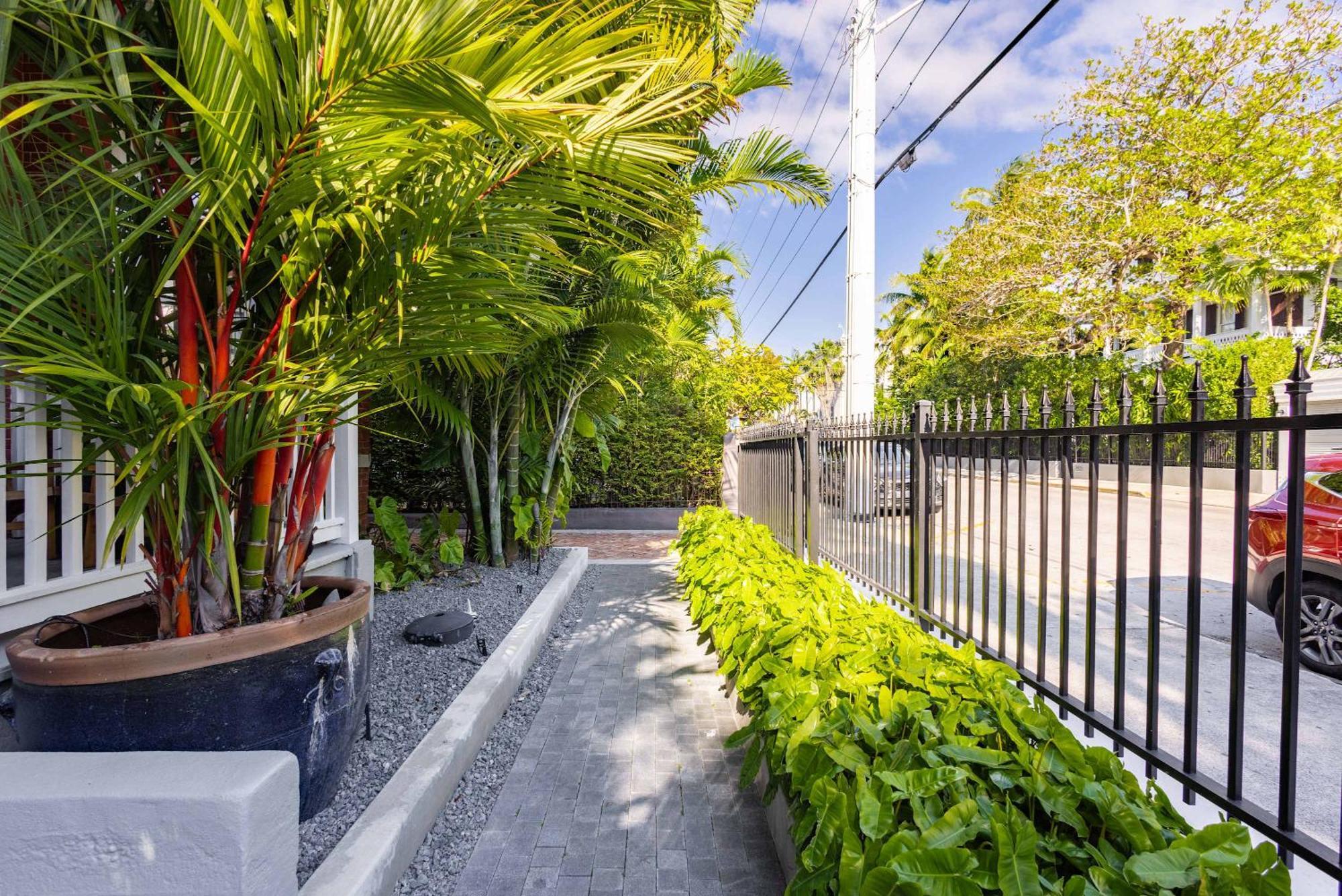 Takeover At The Grand Maloney Key West Exterior foto