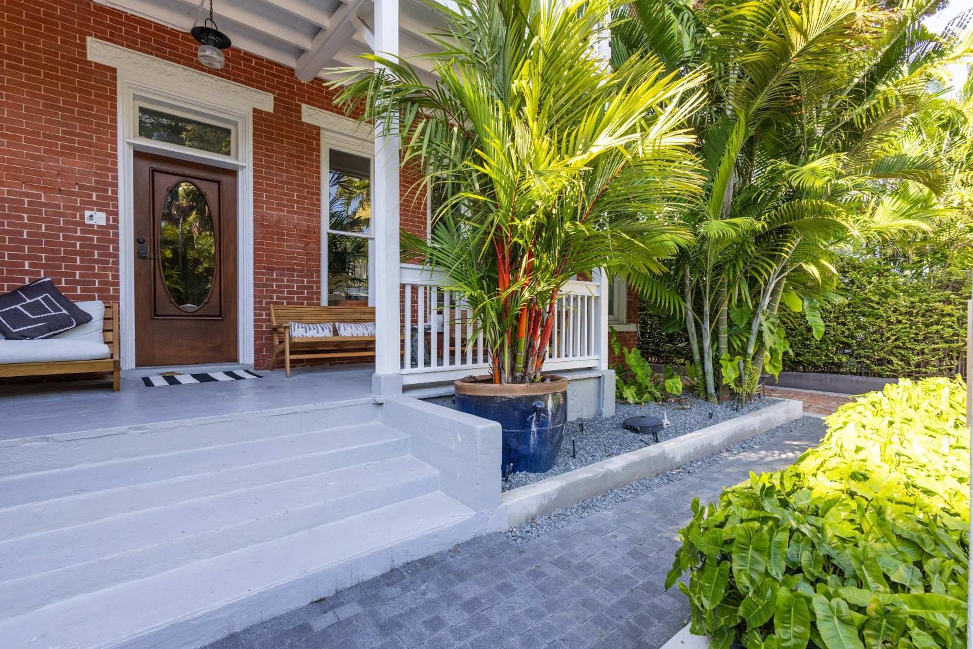 Takeover At The Grand Maloney Key West Exterior foto